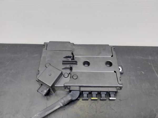 Caixa fusíveis da bateria MERCEDES-BENZ Classe C (W205)