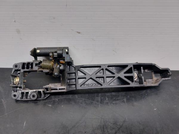 Support poignée porte avant gauche TOYOTA Corolla Hatchback (_E12_) Imagem-3