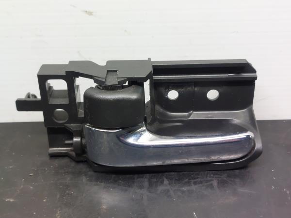 Left front interior door handle TOYOTA Corolla Hatchback (_E12_) Imagem-1