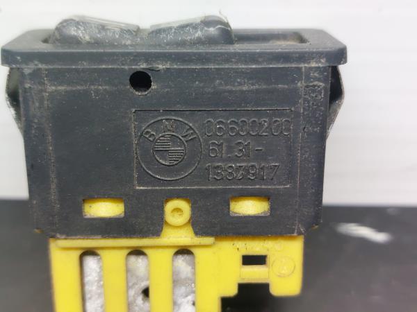 Pulsante / interruttore sedili riscaldati BMW 3 Coupé (E36) Imagem-2