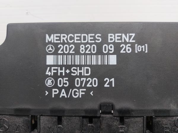 Scatola fusibili / SAM / BSI MERCEDES-BENZ Três volumes (W124) Imagem-1