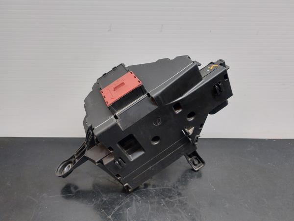 Caixa fusíveis da bateria MERCEDES-BENZ Classe C (W205)