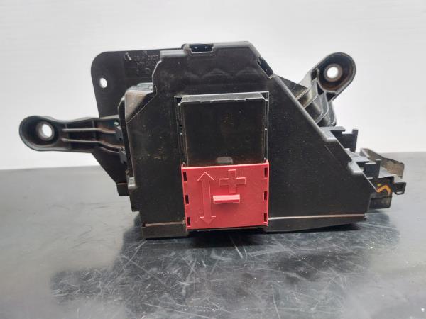 Caixa fusíveis da bateria MERCEDES-BENZ Classe C (W205) Imagem-2