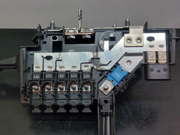Caixa fusíveis da bateria MERCEDES-BENZ Classe C (W205) Imagem-6