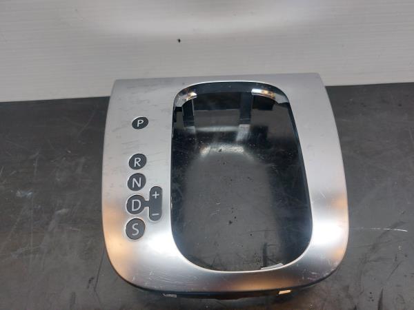 Gear Selector Bezel VOLKSWAGEN Golf VI (5K1) Imagem-2
