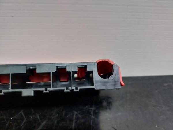 Caixa fusíveis da bateria BMW 1 (F20) Imagem-4