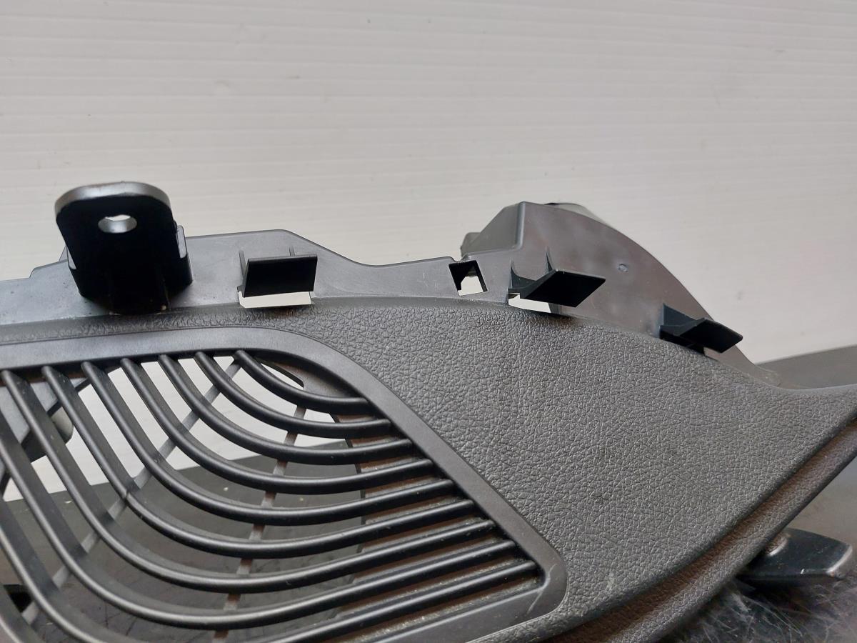 Pièce en plastique générique BMW 1 (F20) Imagem-6