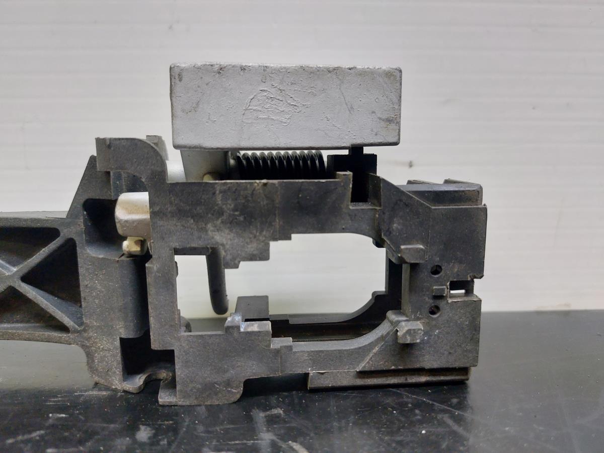 Support poignée porte avant gauche NISSAN Qashqai/Qashqai+2 I (J10, JJ10) Imagem-2