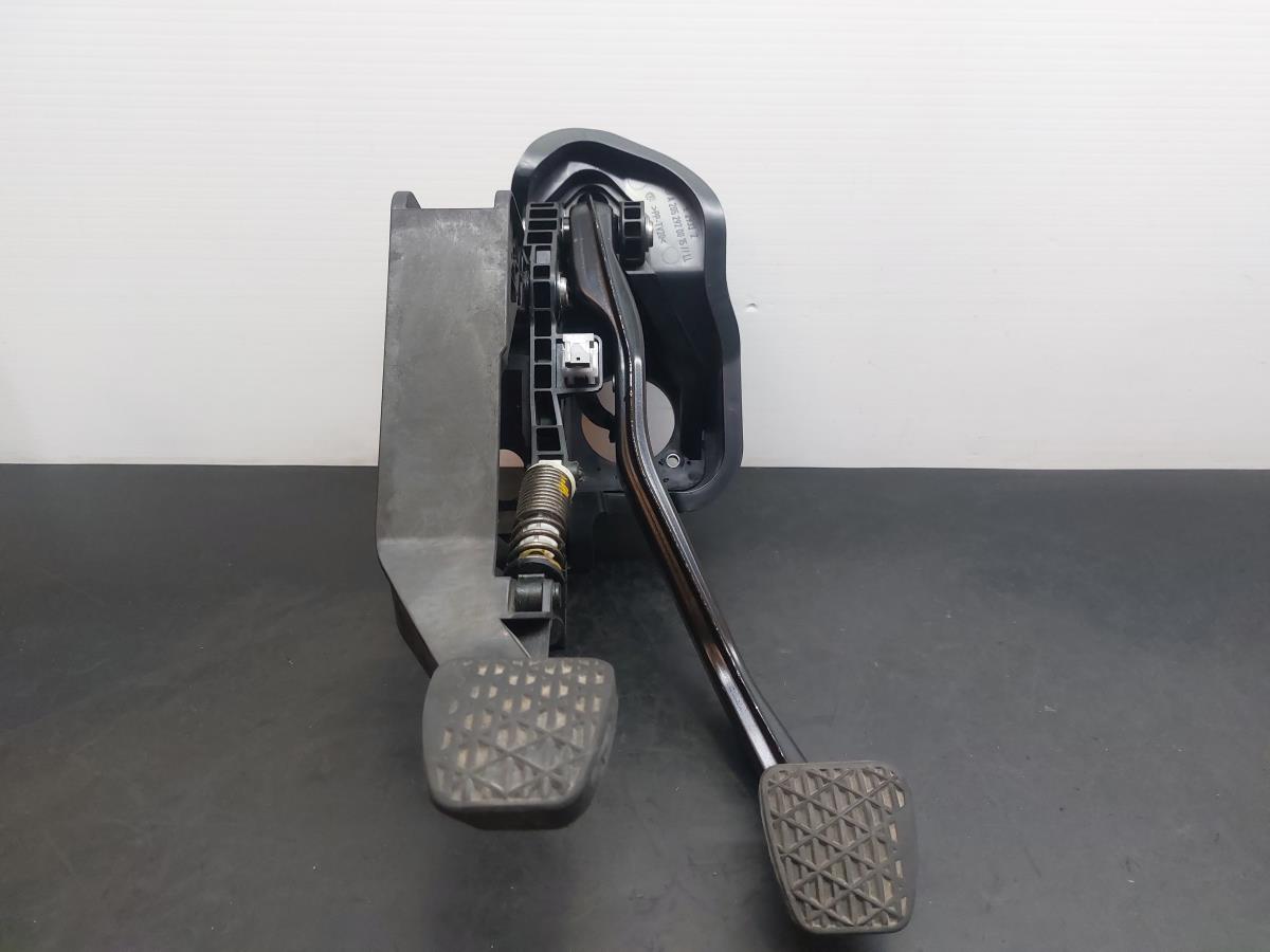 Conjunto Pedais MERCEDES-BENZ Classe C (W205) | 2013 - 2023