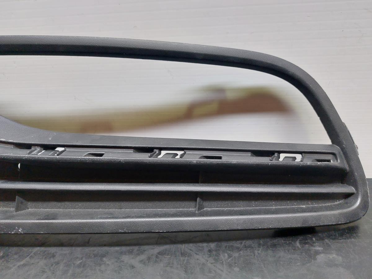 Rejilla delantera VOLKSWAGEN Polo (6R, 6C) Imagem-2