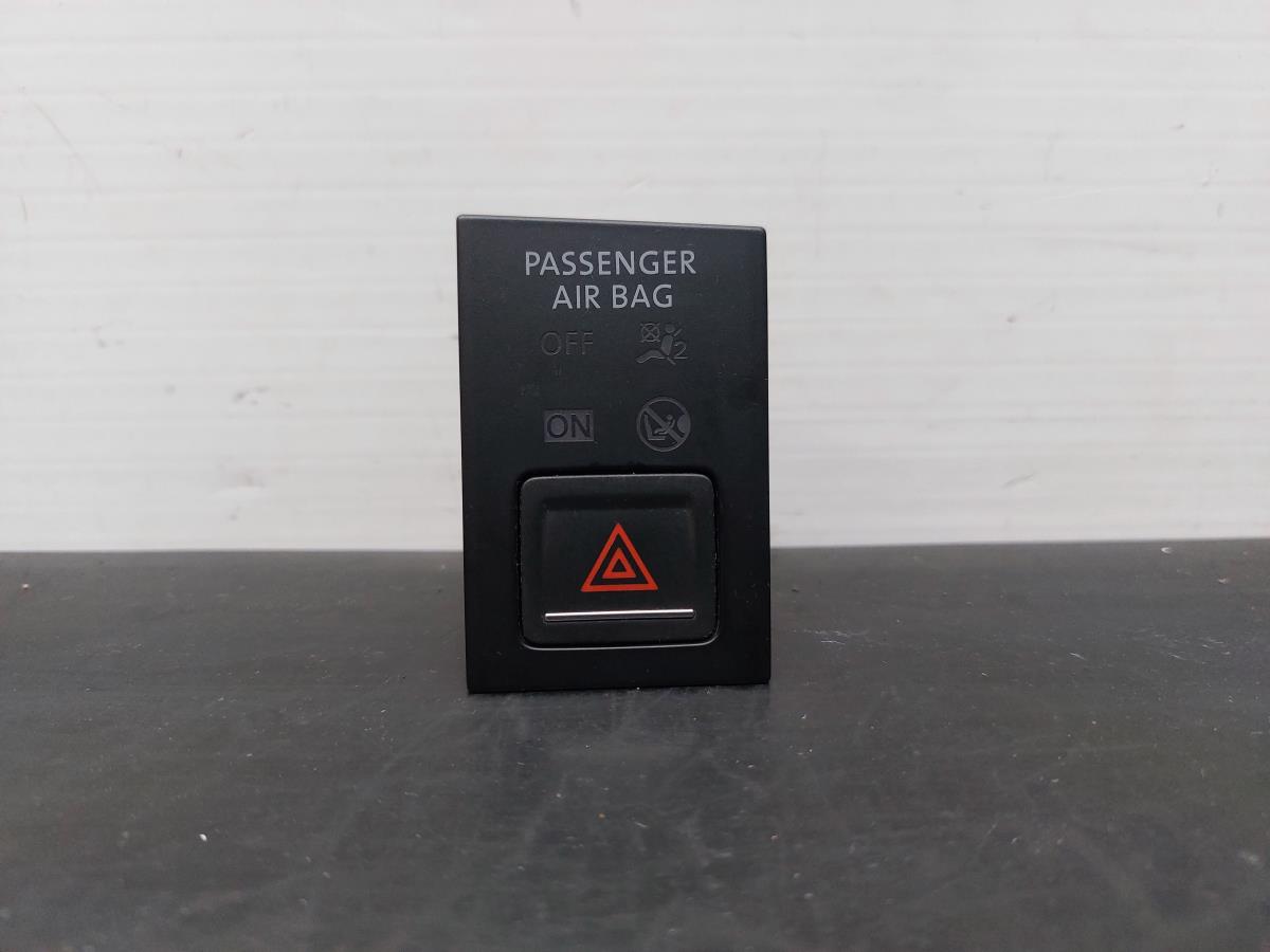Bouton de Warning/ interrupteur 4 feux de détresse VOLKSWAGEN Golf VII (5G1, BQ1, BE1, BE2)