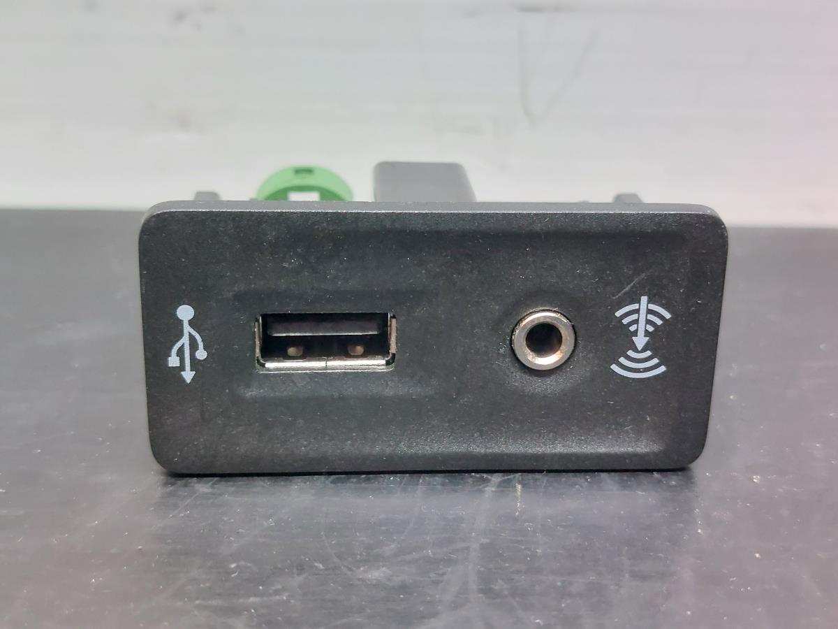 Módulo USB / AUX / IPOD VOLKSWAGEN Golf VII (5G1, BQ1, BE1, BE2)