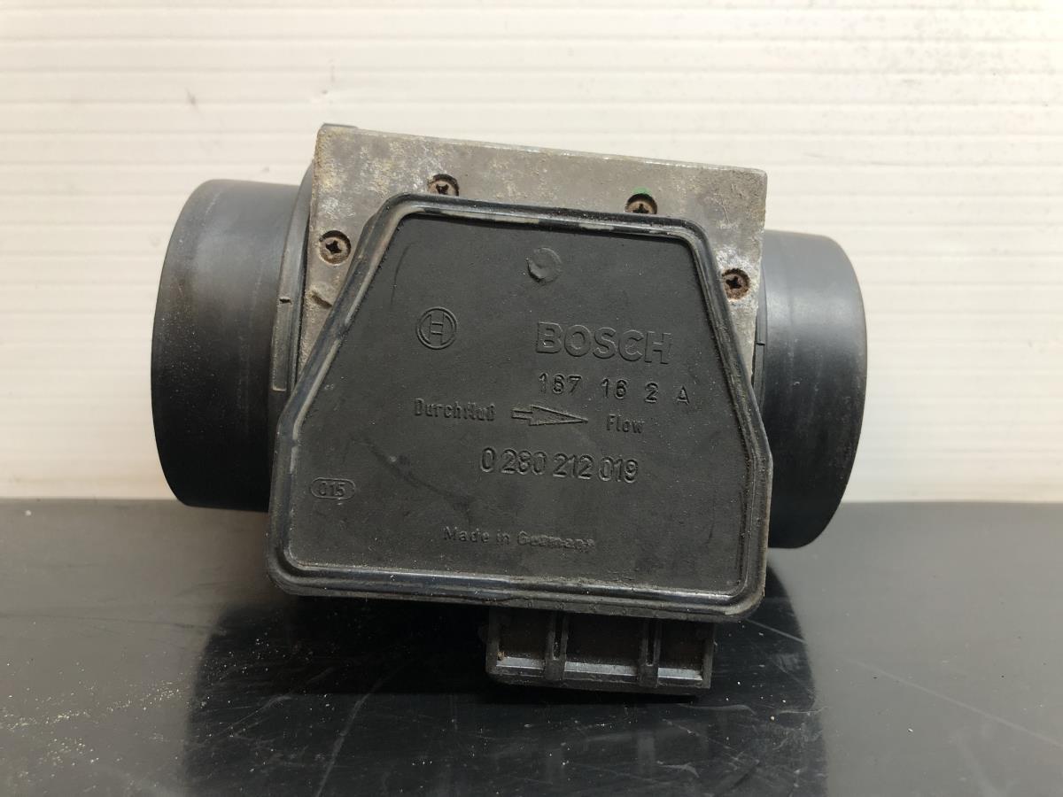 Medidor de masa de aire / Caudalímetros  SAAB 9-5 Station Wagon (YS3E) Imagem-4