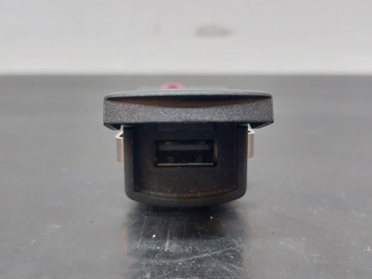 Módulo USB / AUX / IPOD VOLKSWAGEN Polo (6R, 6C) Imagem-1