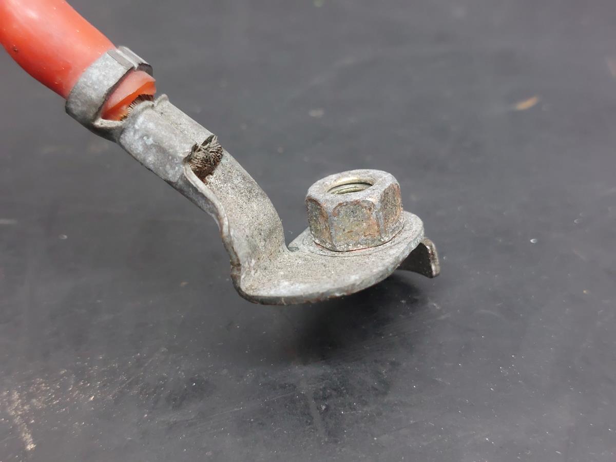 Caixa fusíveis da bateria VOLKSWAGEN Golf IV (1J1) Imagem-2