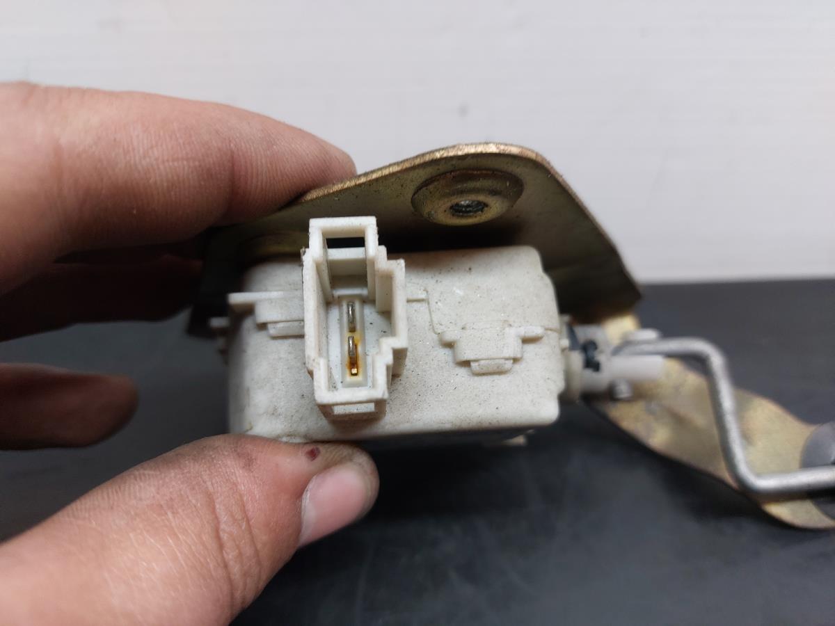 Verrouillage du réservoir de carburant  SMART ForTwo Coupé (450) Imagem-2