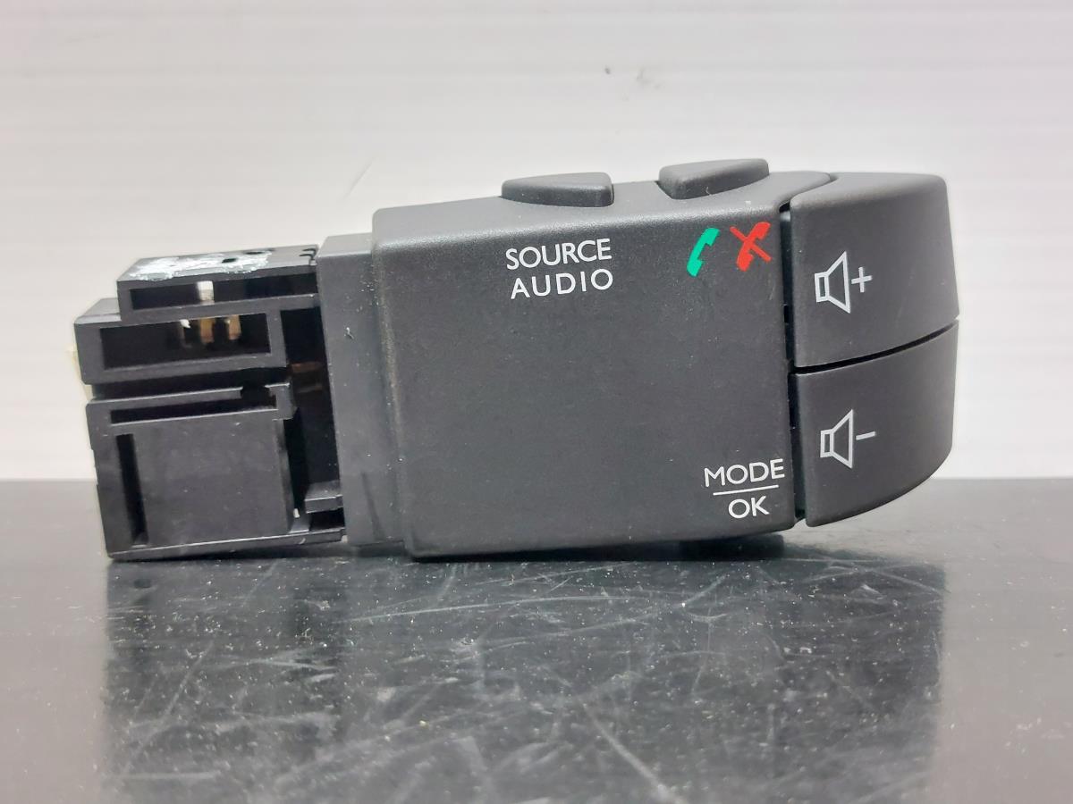 Comando do rádio DACIA Logan MCV II (7S_)