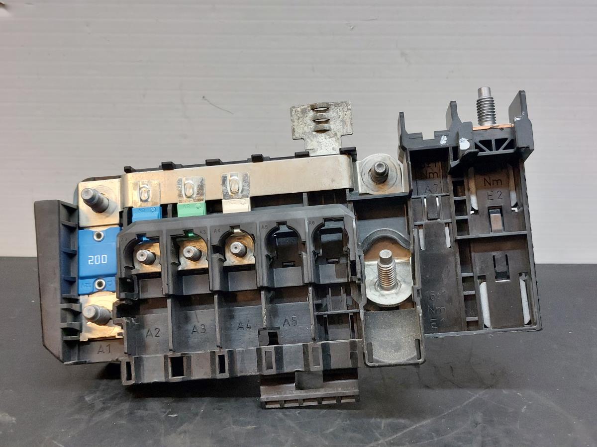 Caixa fusíveis da bateria MERCEDES-BENZ Classe A (W176) Imagem-1