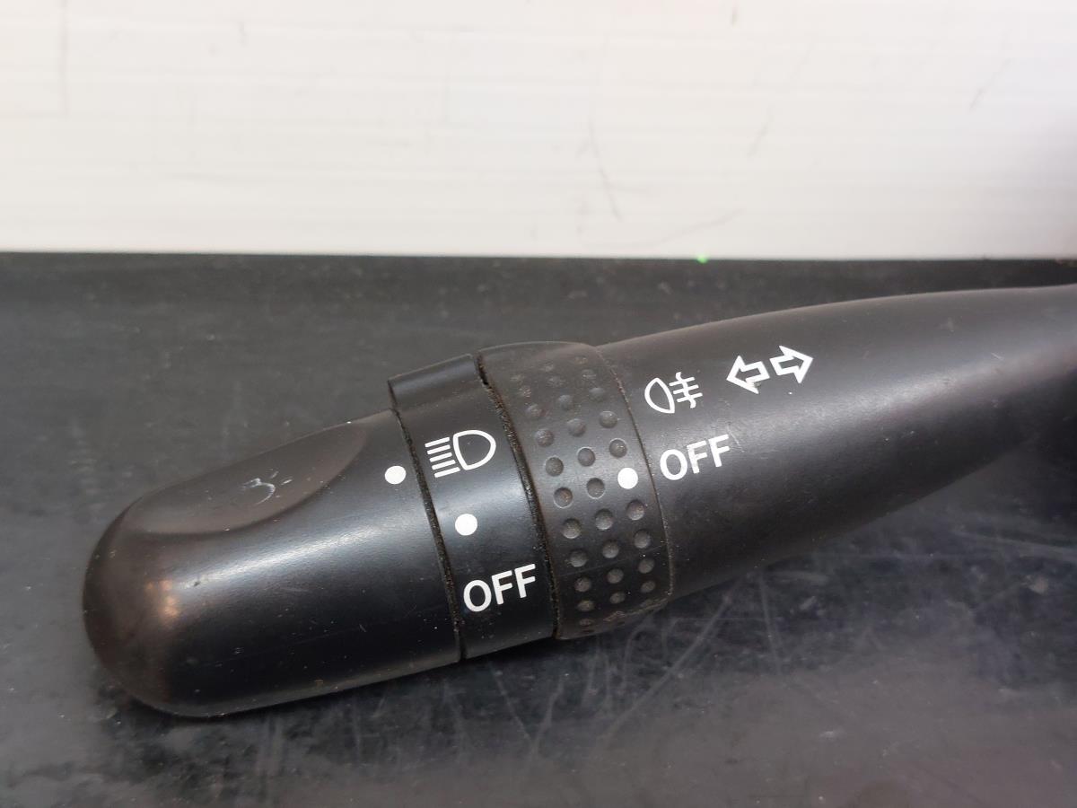 Manípulo de luzes TOYOTA Yaris (_P1_) Imagem-1