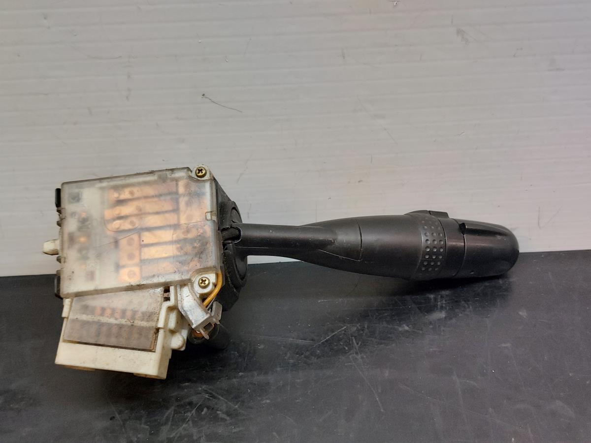 Manípulo de luzes TOYOTA Yaris (_P1_) Imagem-4