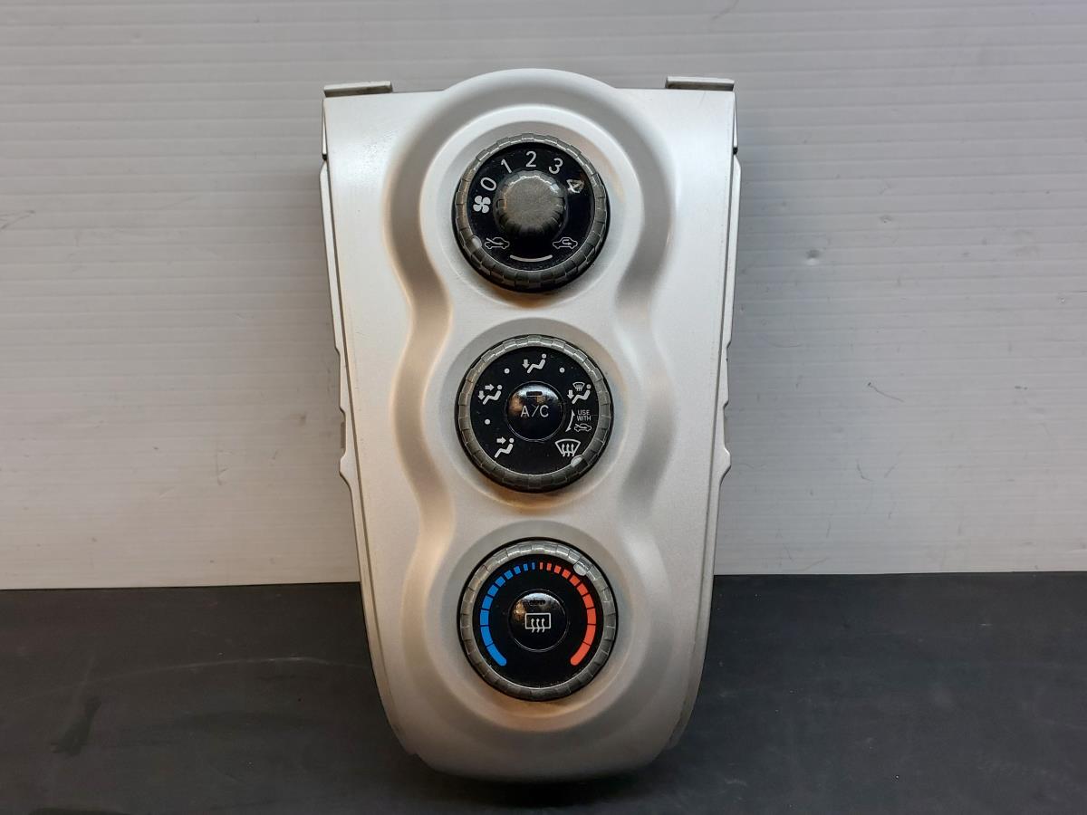 Climate control TOYOTA Yaris (_P9_)