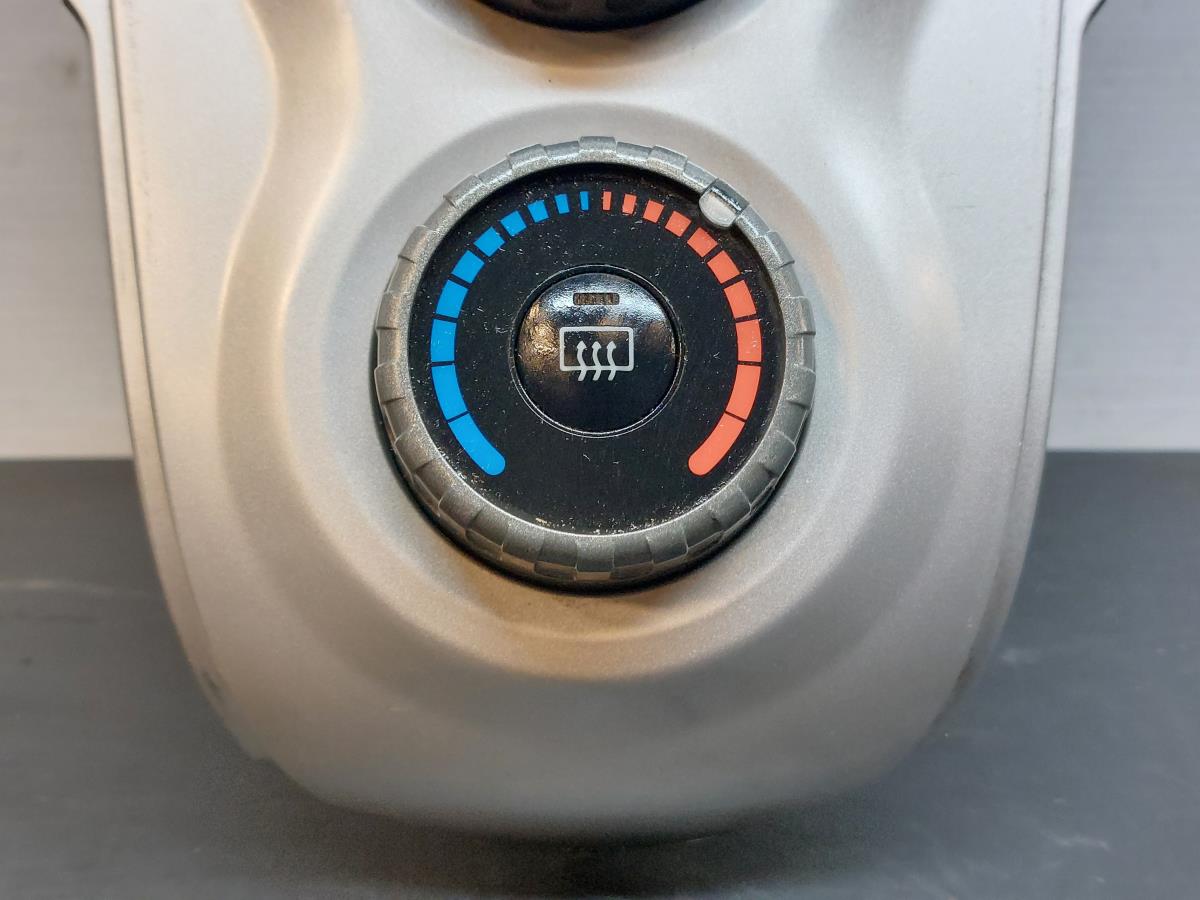 Climate control TOYOTA Yaris (_P9_) Imagem-1