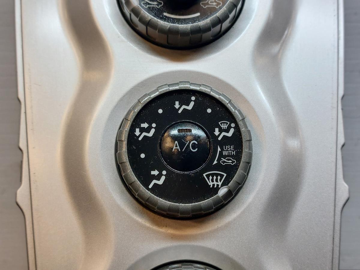 Climate control TOYOTA Yaris (_P9_) Imagem-2