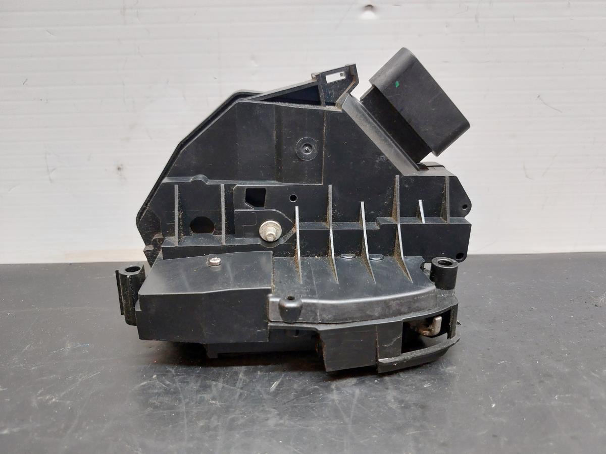Fechadura / fecho porta trás direito FORD Fiesta VI (CB1, CCN)