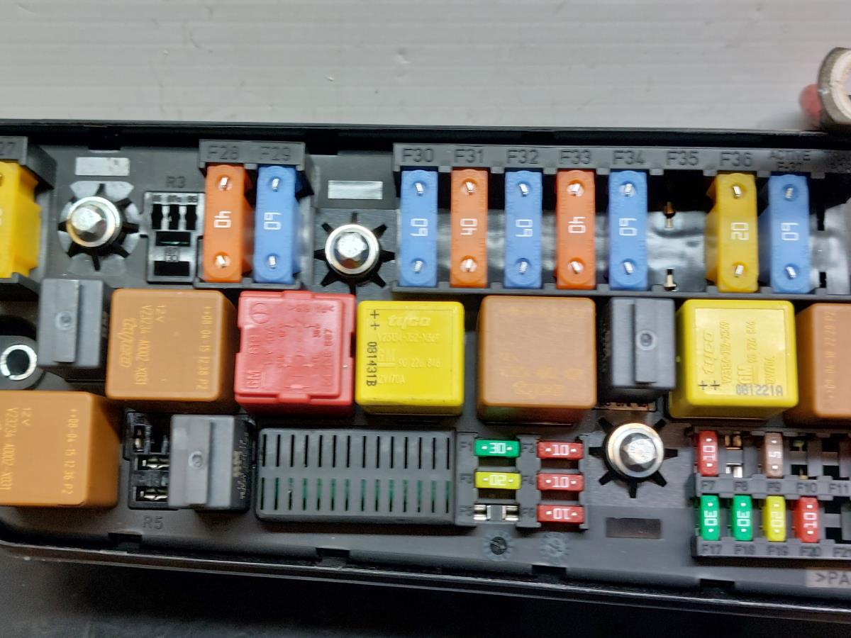 Caja fusibles / SAM / BSI SAAB 9-3 Station Wagon (YS3F) Imagem-2