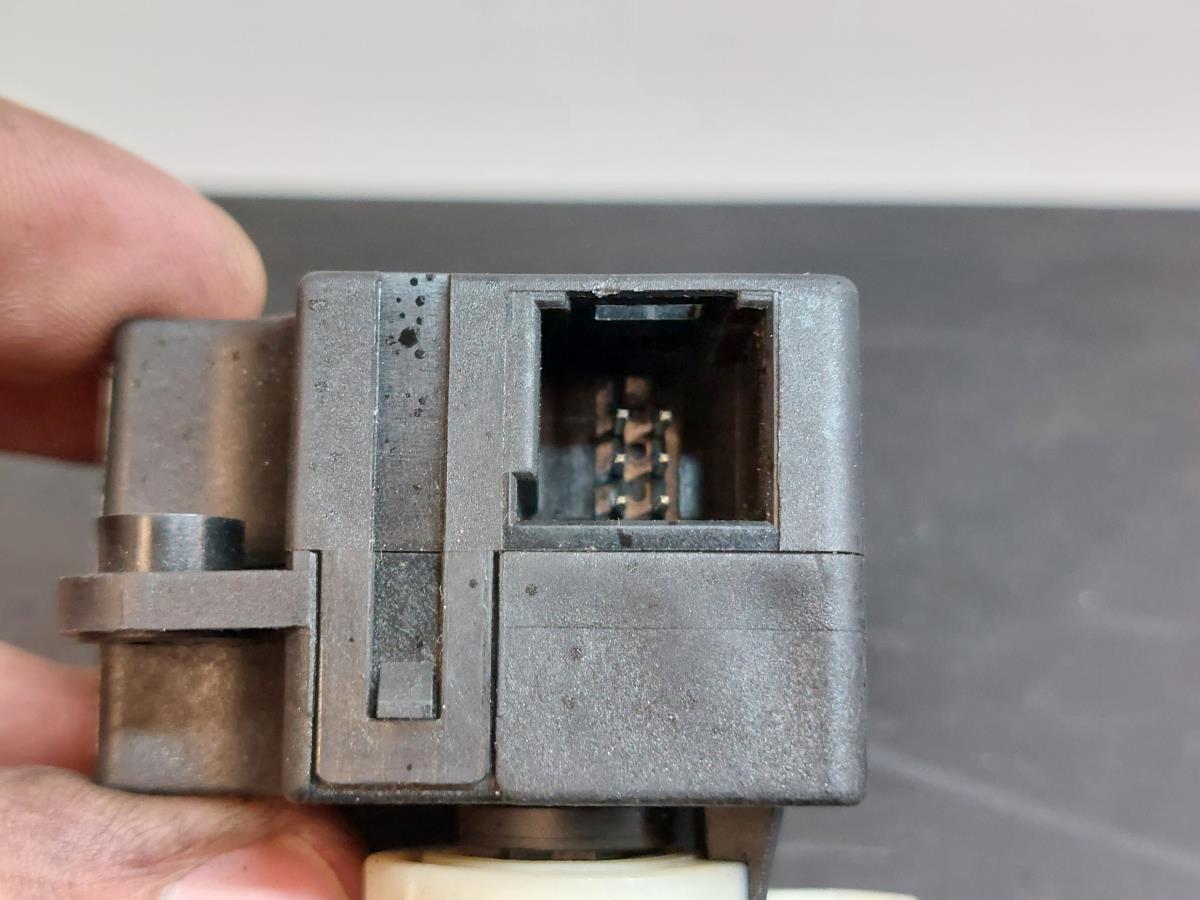 Motor del compuerta de la calefacción SAAB 9-3 Station Wagon (YS3F) Imagem-3