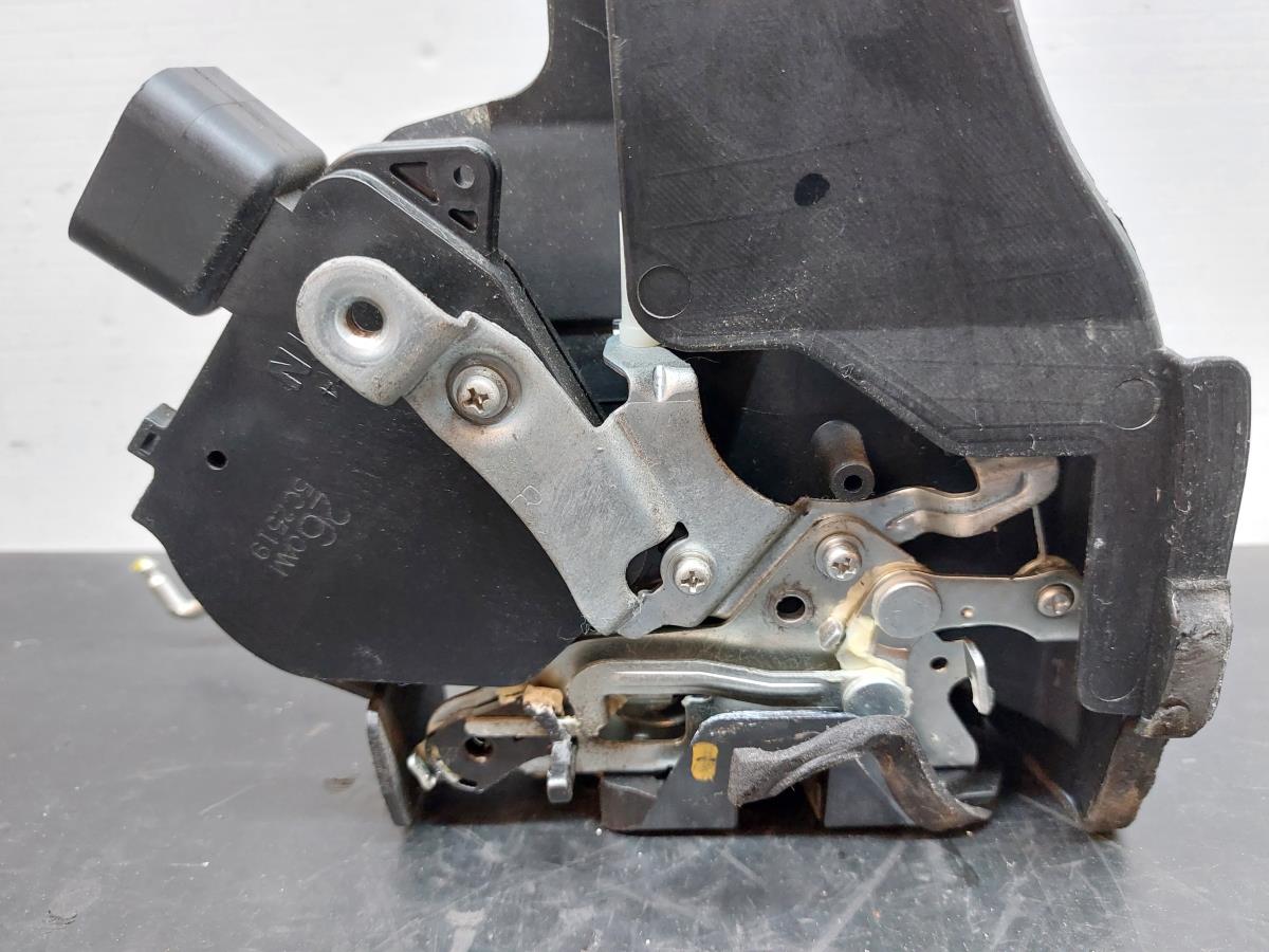 Fechadura / fecho porta trás direito TOYOTA RAV4 II (_A2_) Imagem-6