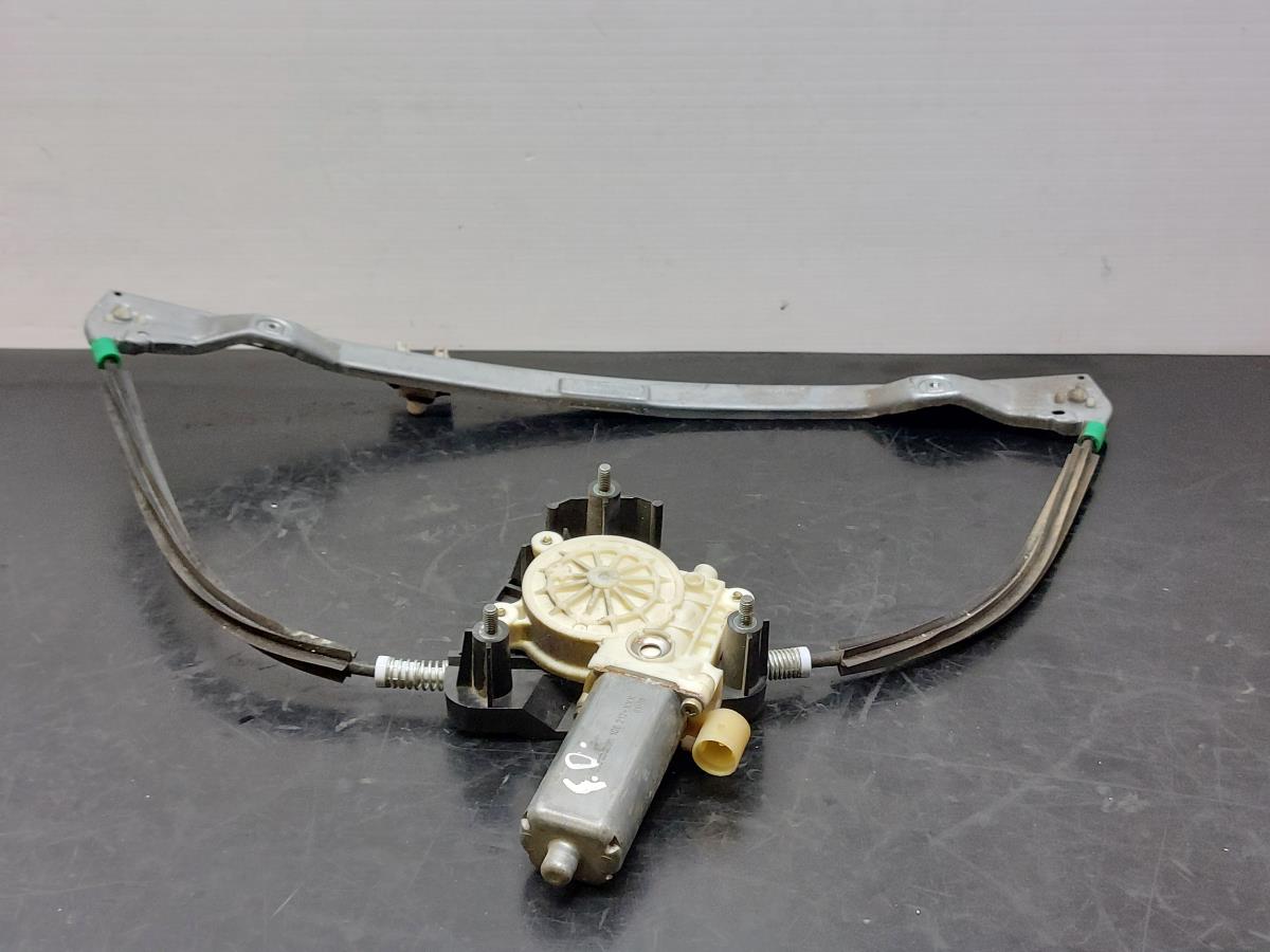 Alzavetro anteriore destro RENAULT Clio II (BB0/1/2_, CB0/1/2_)