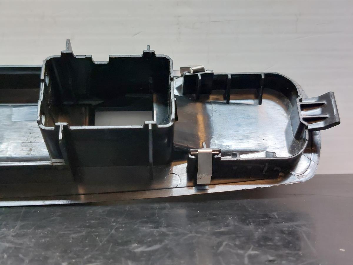 Right front door trim RENAULT Megane III (BZ0_) Imagem-4
