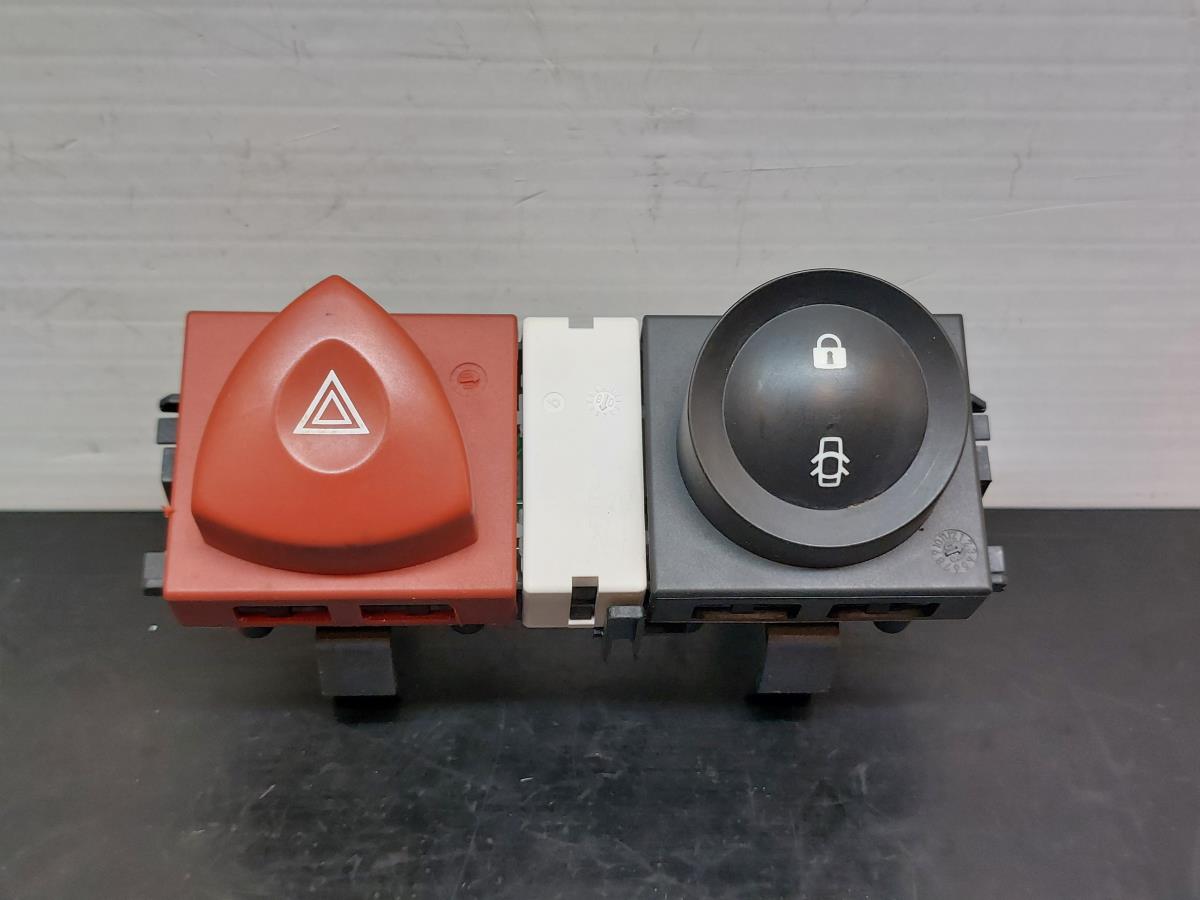 Botão / interruptor 4 piscas RENAULT Megane II (BM0/1_, CM0/1_)