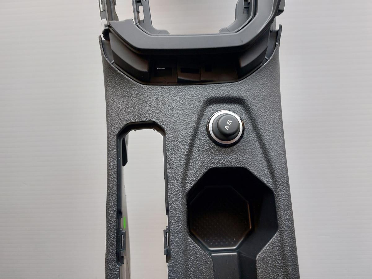 Consola central VOLKSWAGEN Polo (AW1) Imagem-4