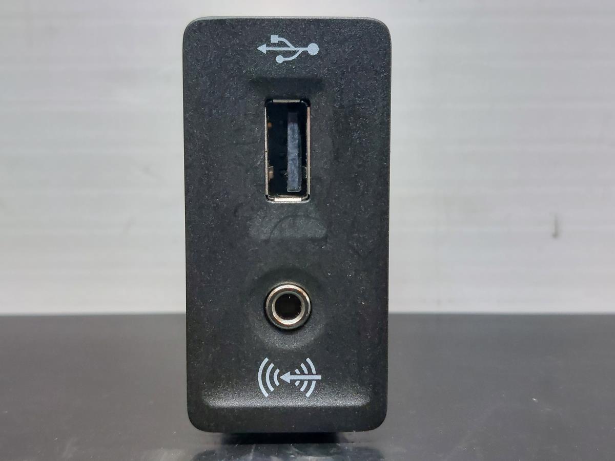 Módulo USB / AUX / IPOD VOLKSWAGEN Golf VI (5K1)