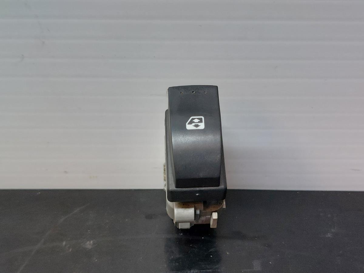 Comando / botão / interruptor vidros frente direito RENAULT Megane II Break (KM0/1_)