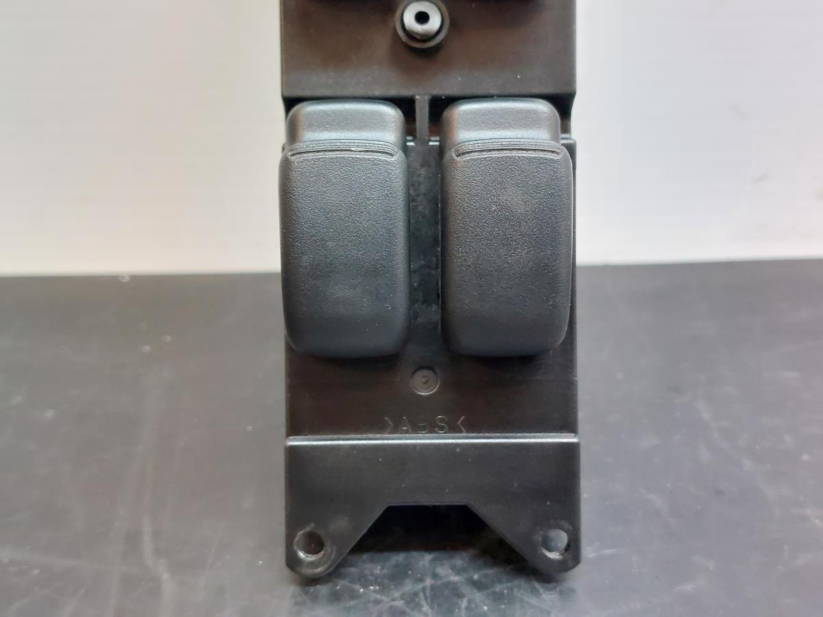 Left Front window control MITSUBISHI Lancer VI Sedan (CJ_, CP_) Imagem-1