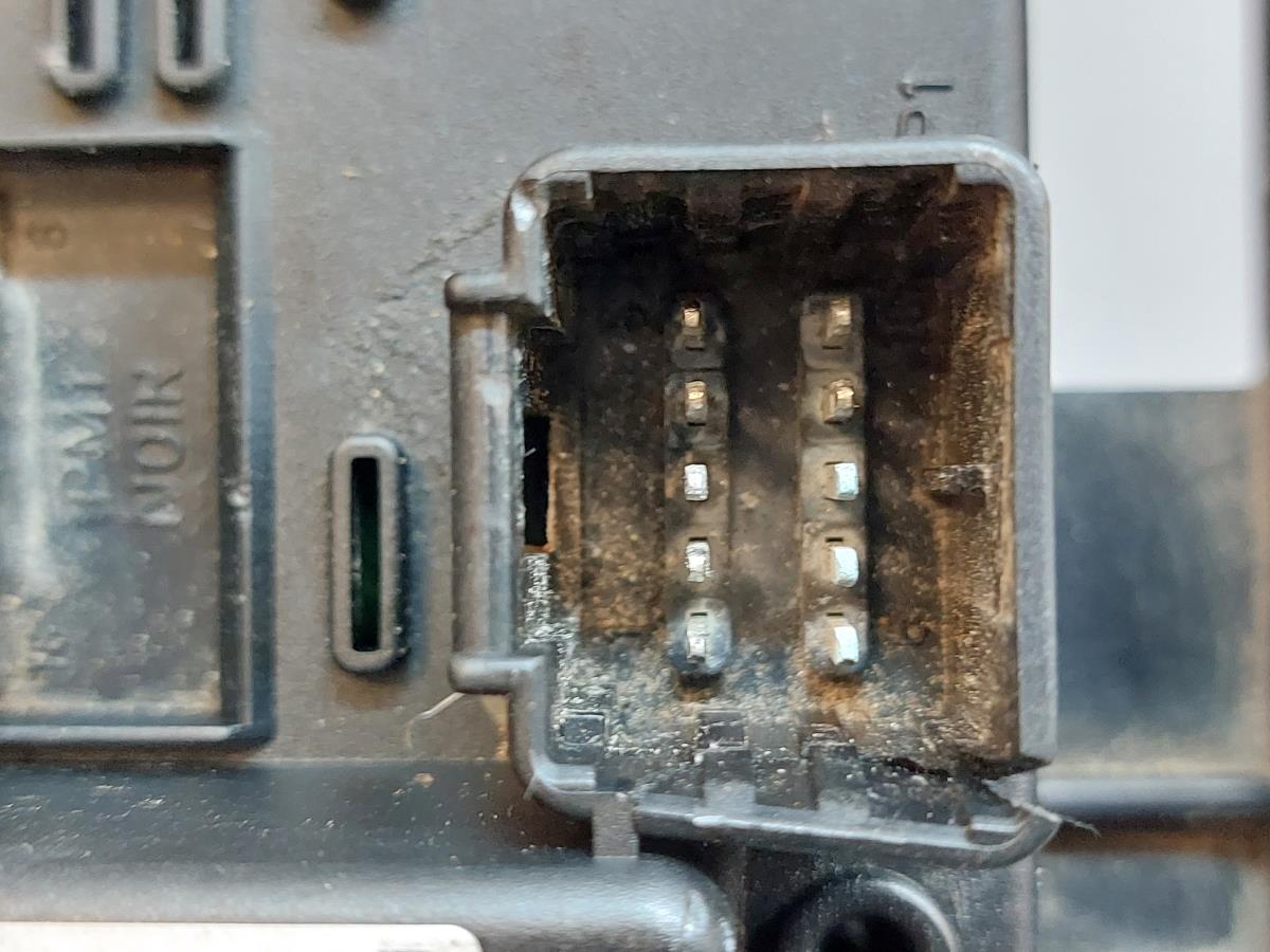 Boîte de fusibles / SAM / BSI CITROËN XSara (N1) Imagem-5