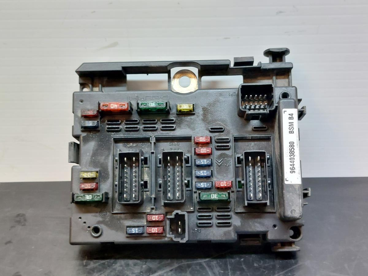 Caja fusibles / SAM / BSI PEUGEOT 406 Coupé (8C) Imagem-0
