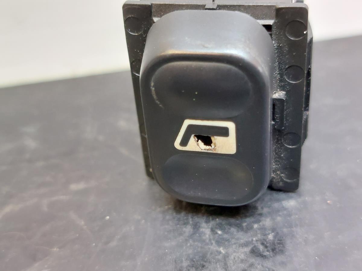 Commande / interrupteur lève-vitre Avant gauche CITROËN XSara Break (N2) Imagem-1