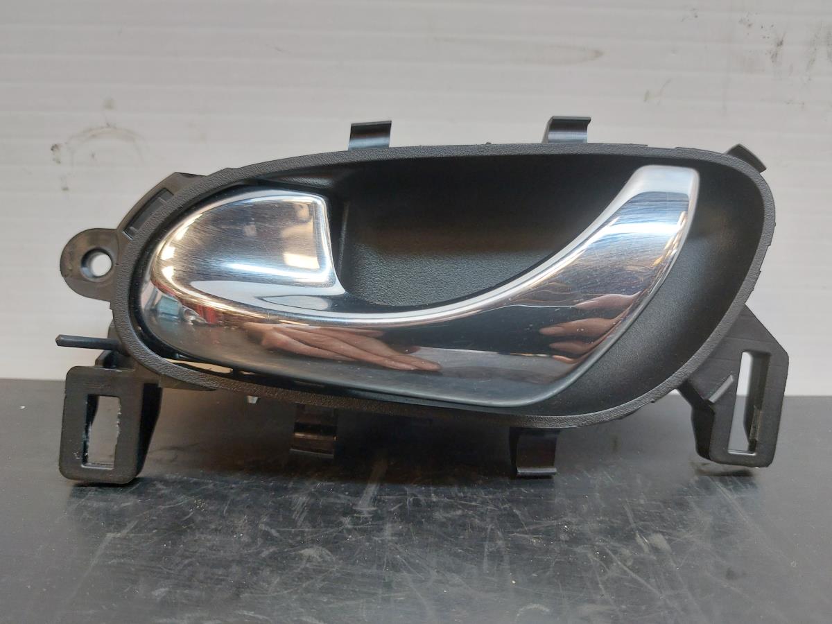 Poignée intérieure porte avant gauche NISSAN Qashqai II (J11)