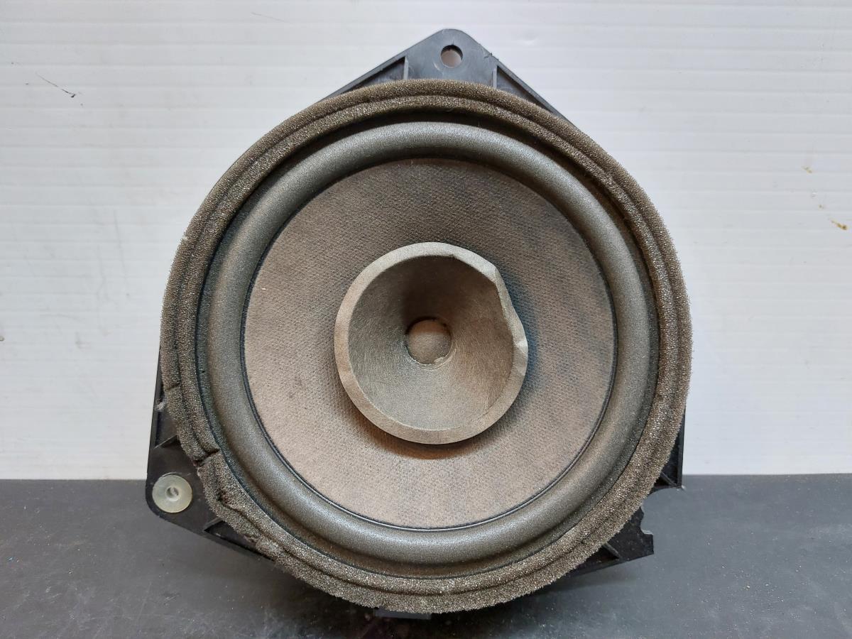 Sound system column / Speakers  TOYOTA Corolla Hatchback (_E12_)