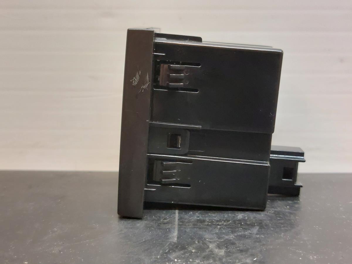 Módulo USB / AUX / IPOD MERCEDES-BENZ Classe A (W177) Imagem-1