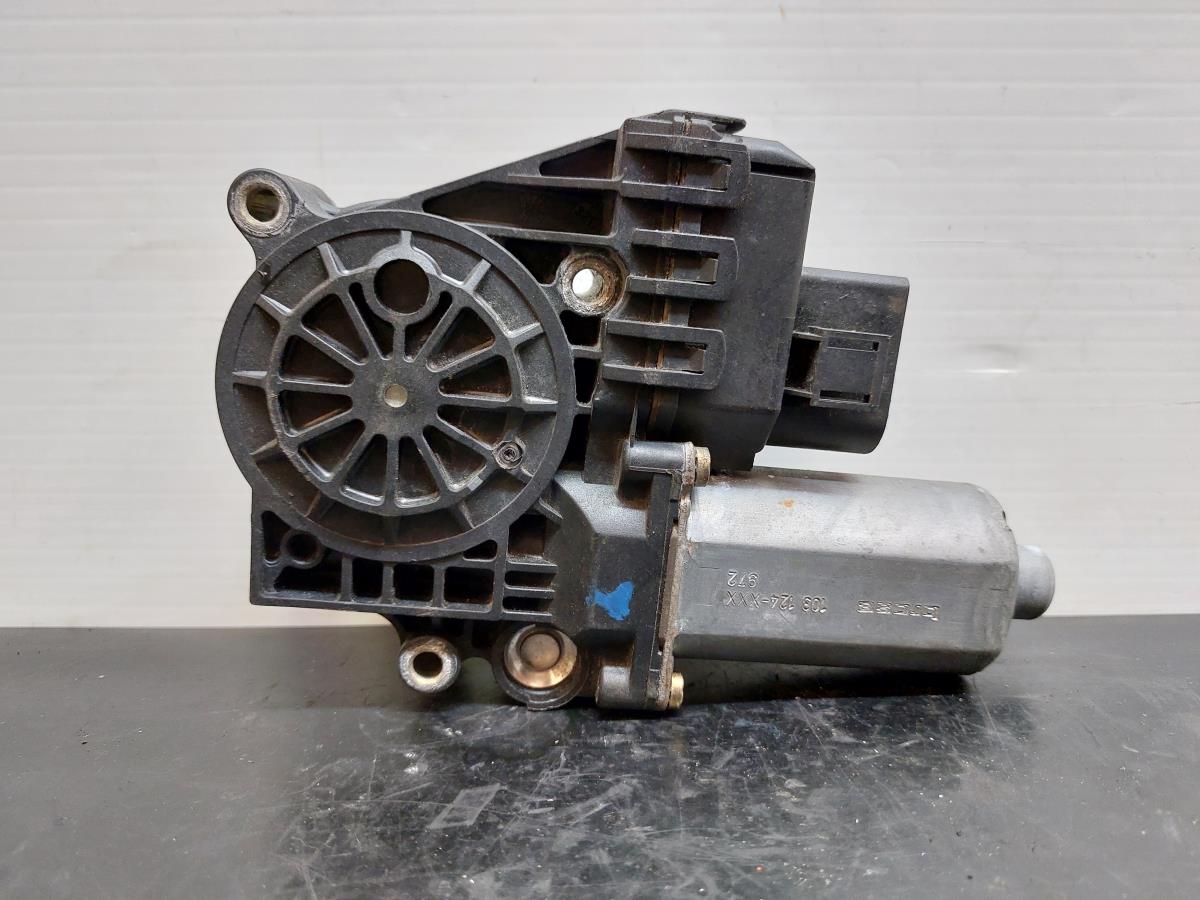 Motore alzacristallo anteriore sinistro AUDI A4 Avant (8D5, B5) Imagem-1