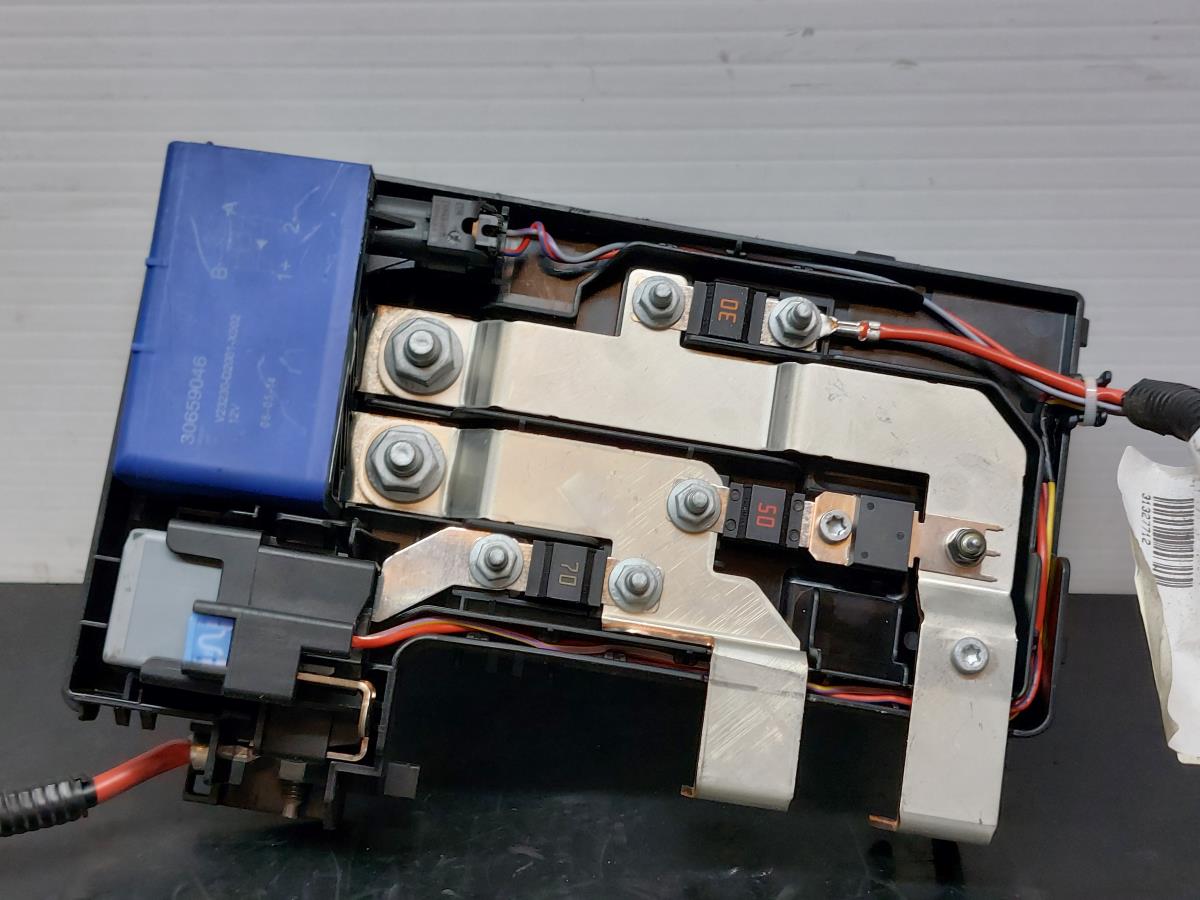 Caixa fusíveis da bateria VOLVO S60 II (134)