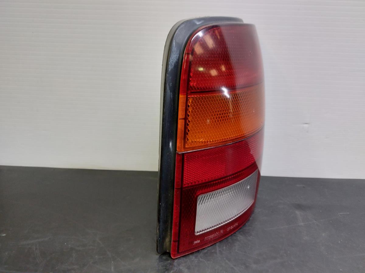 Right Tail light NISSAN Micra II (K11) Imagem-1
