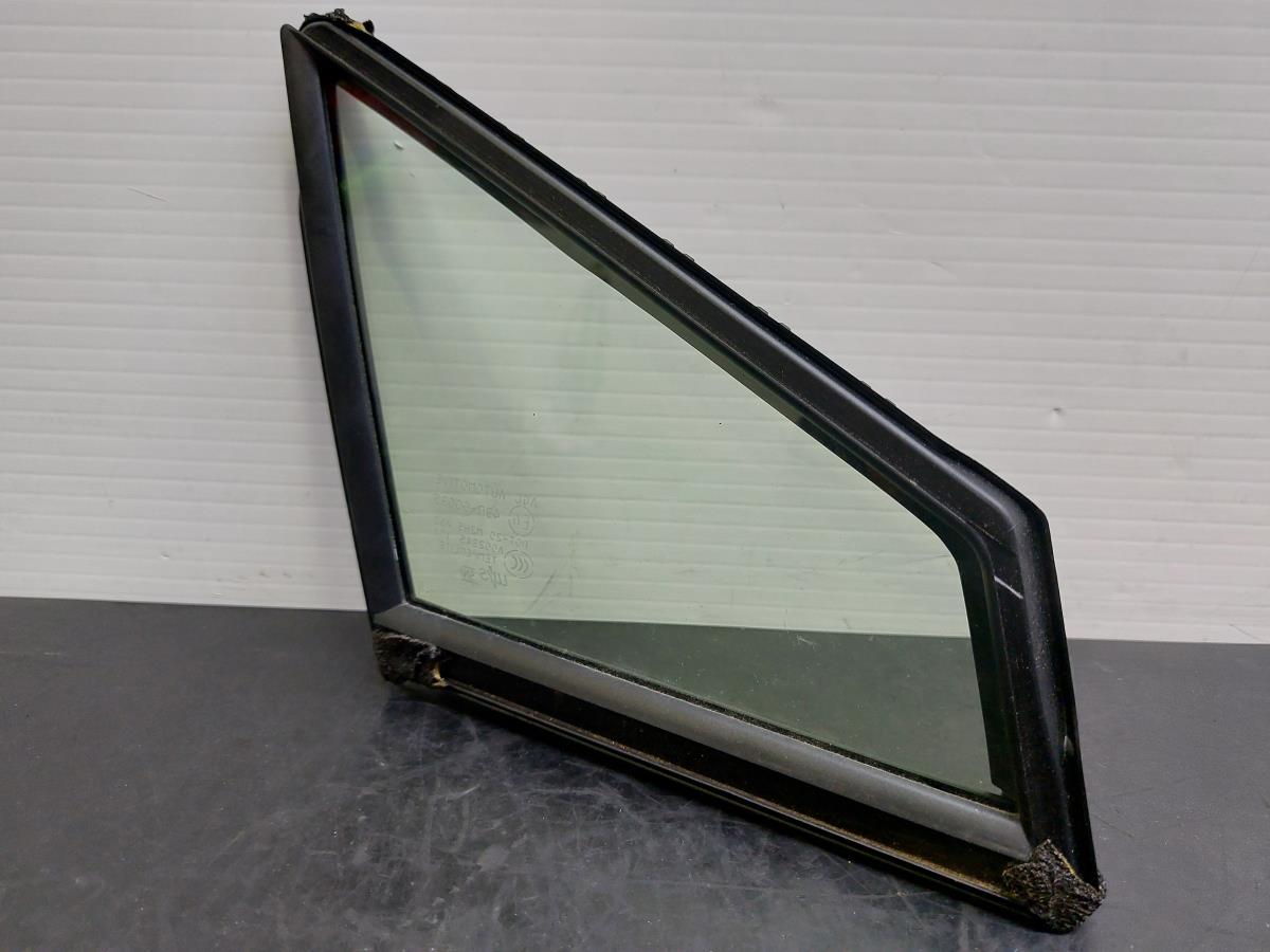 Vidro triangular frente direito TOYOTA bZ4X