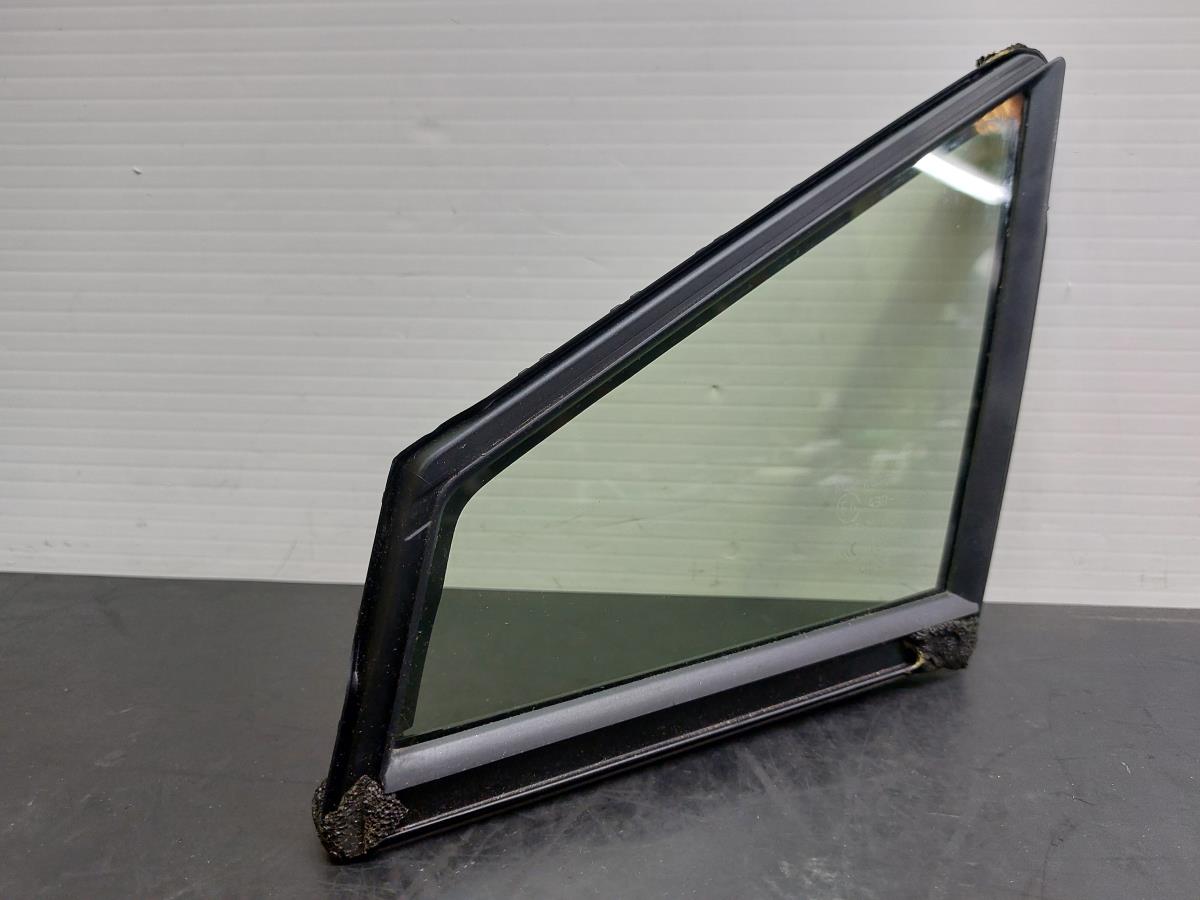 Vidro triangular frente esquerdo TOYOTA bZ4X