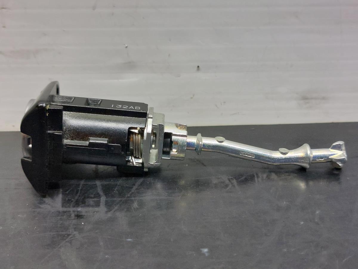 Canhão de porta TOYOTA bZ4X Imagem-2